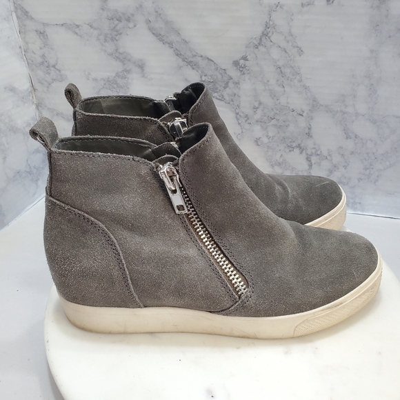 Steve‎ Madden Wedgie Sneakers 9 Gray Suede Upper Side Zip Casual Streetwear - Picture 2 of 10